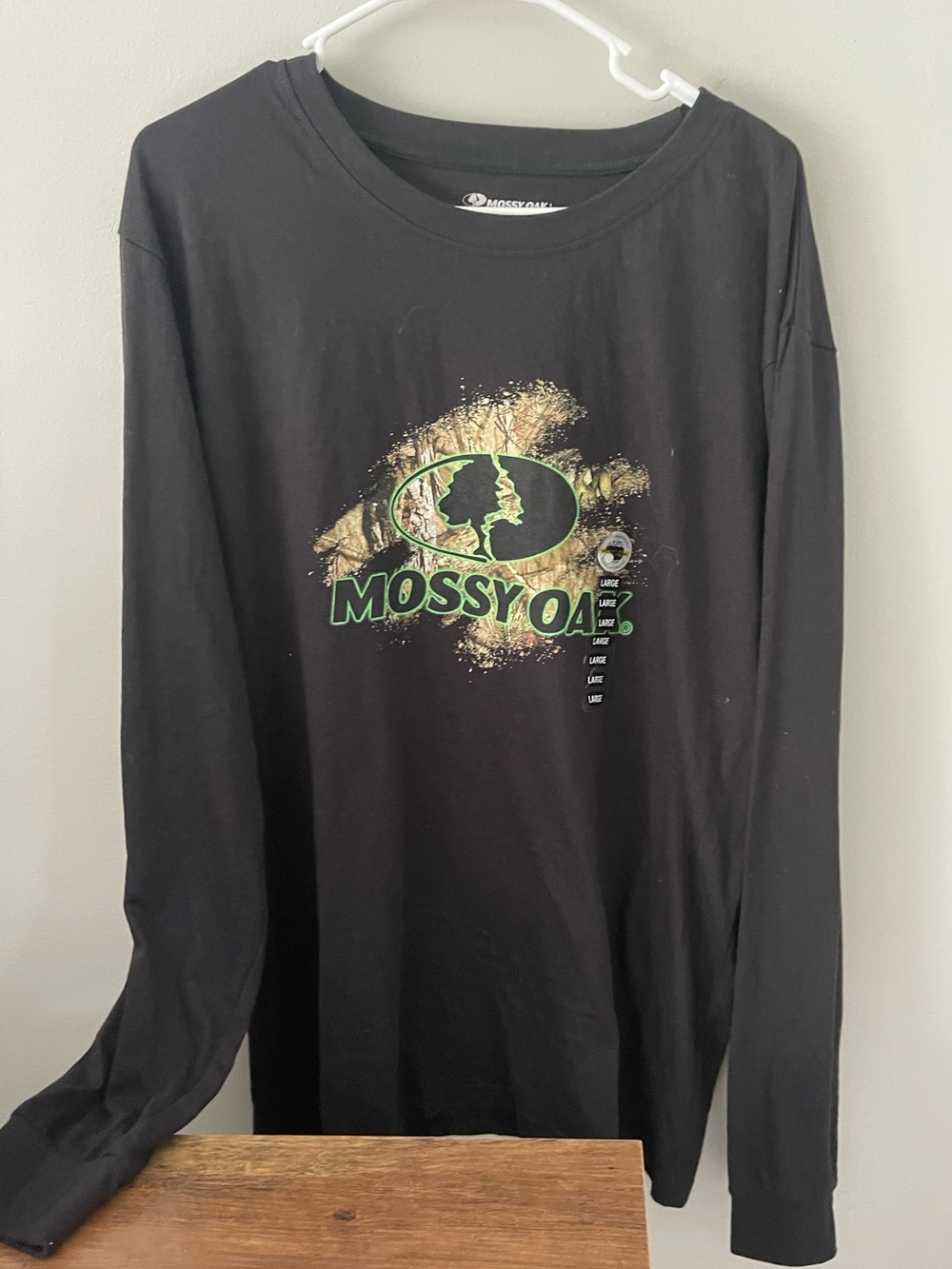 Mossy Oak Black Long Sleeve Tee with Green Accent size large